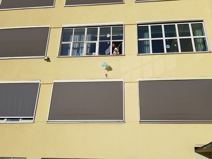 Egget knuste ikke etter ferden med fallskjerm Egget knuste ikke etter ferden med fallskjerm