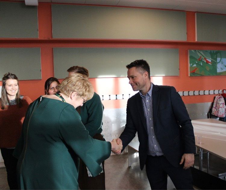 Kunnskapsminister Grande hilser på rektor Braathen Kunnskapsminister Grande hilser på rektor Braathen