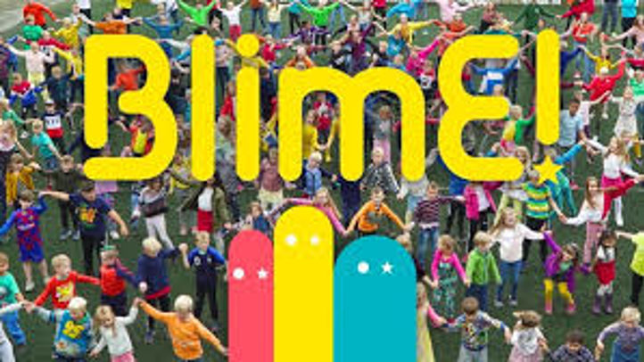 Elevene danser for vennskap og inkludering